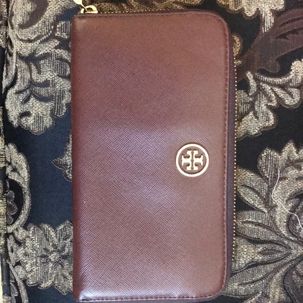Tory Burch zip around wallet